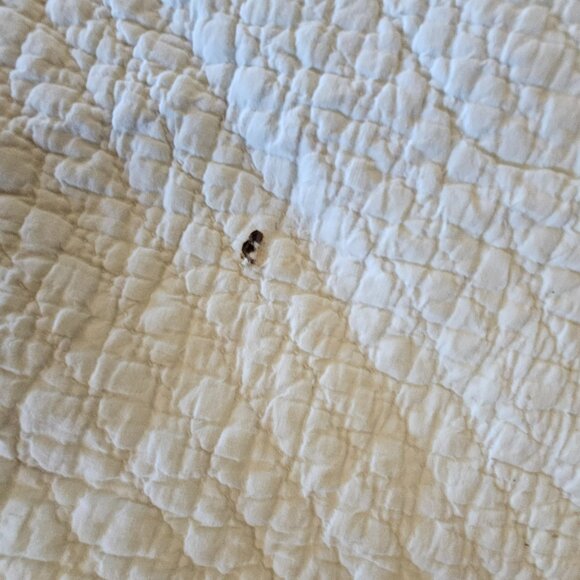 Vintage handmade red patchwork quilt - Picture 11 of 13